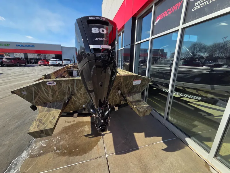 Slide: The Image of Crestliner 1870 RETRIEVER FWD 2026 - 4
