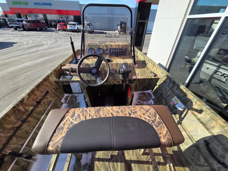 Slide: The Image of Crestliner 1870 RETRIEVER FWD 2026 - 5