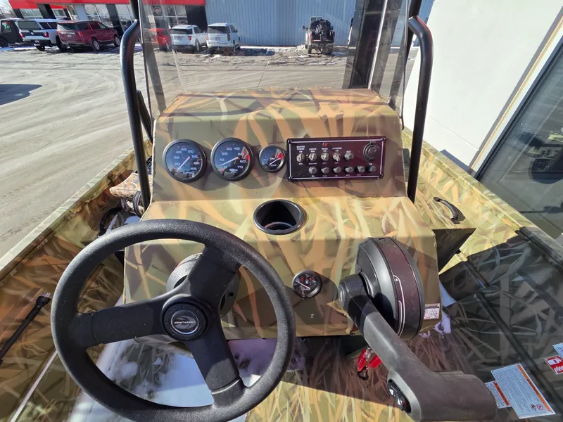 Slide: The Image of Crestliner 1870 RETRIEVER FWD 2026 - 6