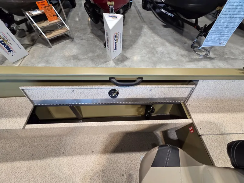 Slide: The Image of Crestliner 1850 Kodiak Tiller 2026 - 12