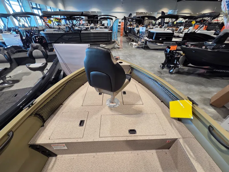 Slide: The Image of Crestliner 1850 Kodiak Tiller 2026 - 6