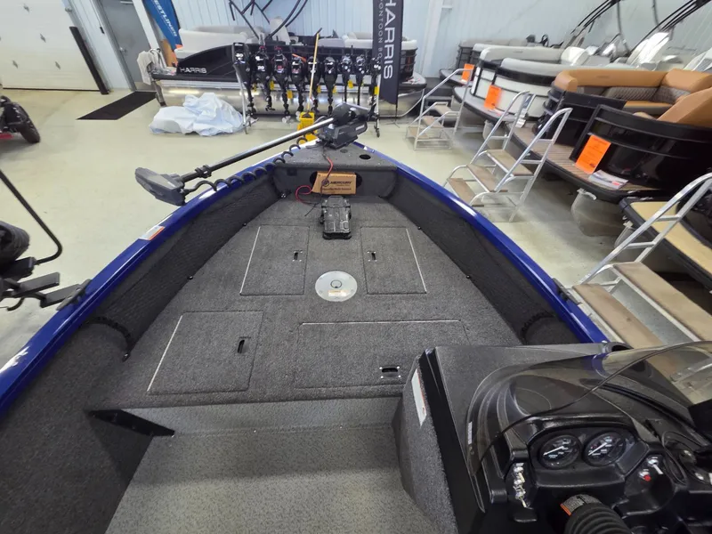 Slide: The Image of Crestliner 1850 Kodiak SC 2026 - 10