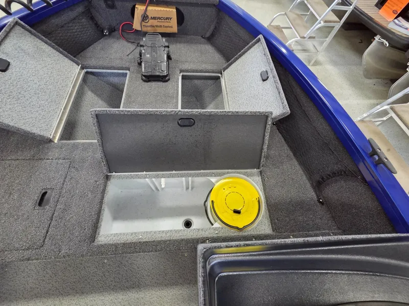 Slide: The Image of Crestliner 1850 Kodiak SC 2026 - 12