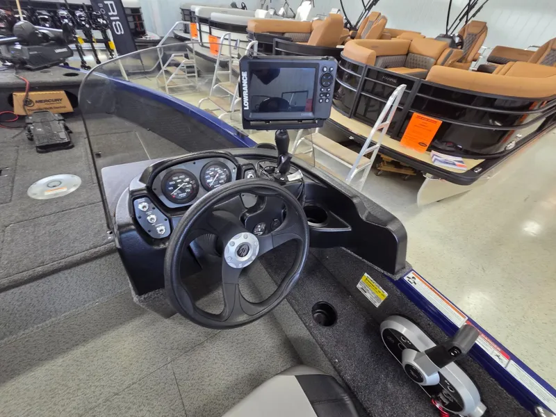 Slide: The Image of Crestliner 1850 Kodiak SC 2026 - 15