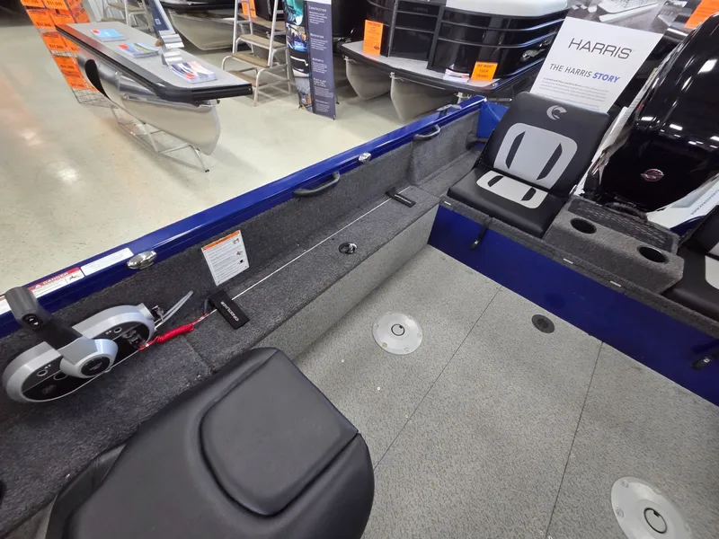 Slide: The Image of Crestliner 1850 Kodiak SC 2026 - 17