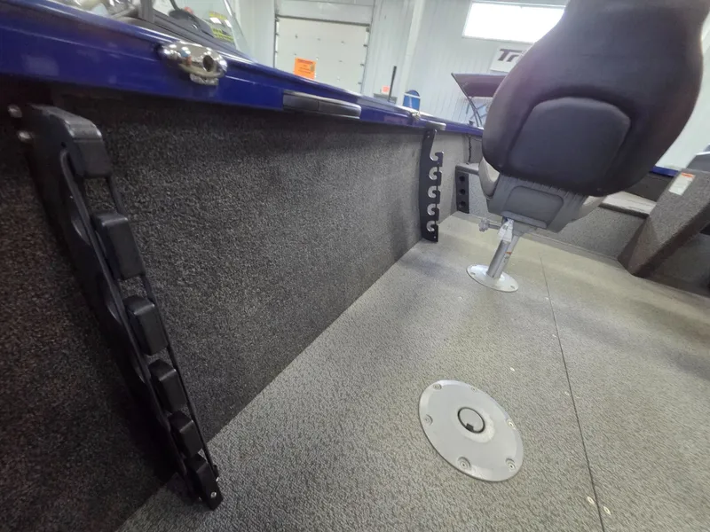 Slide: The Image of Crestliner 1850 Kodiak SC 2026 - 23