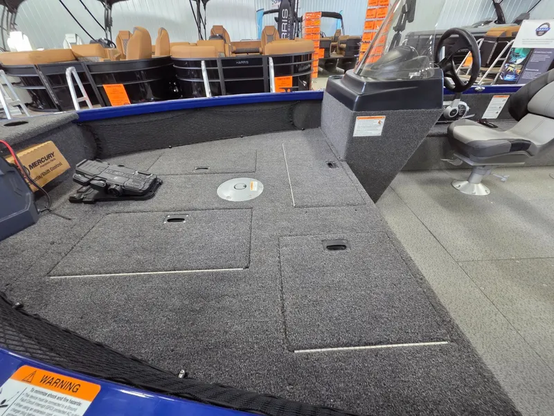 Slide: The Image of Crestliner 1850 Kodiak SC 2026 - 8