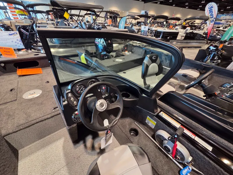 Slide: The Image of Crestliner 1850 Kodiak WT 2026 - 14