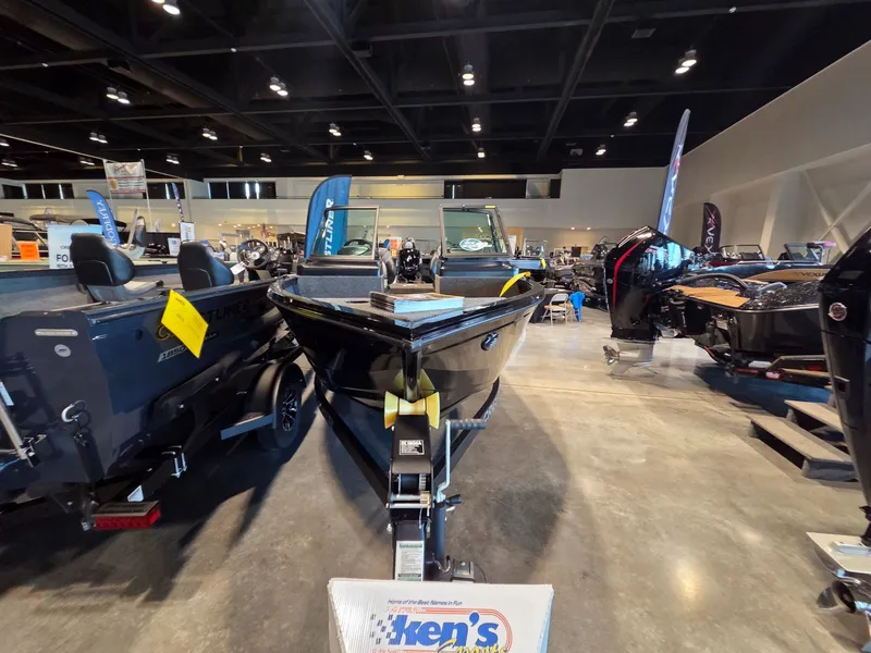 Slide: The Image of Crestliner 1850 Kodiak WT 2026 - 3