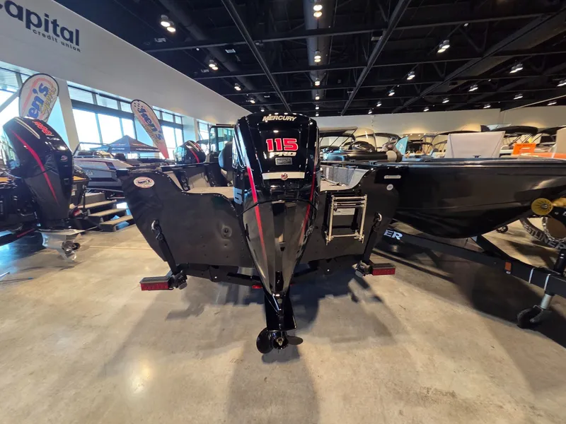 Slide: The Image of Crestliner 1850 Kodiak WT 2026 - 5