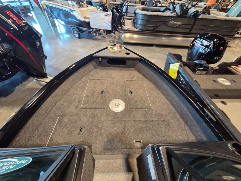 Slide: The Image of Crestliner 1850 Kodiak WT 2026 - 7