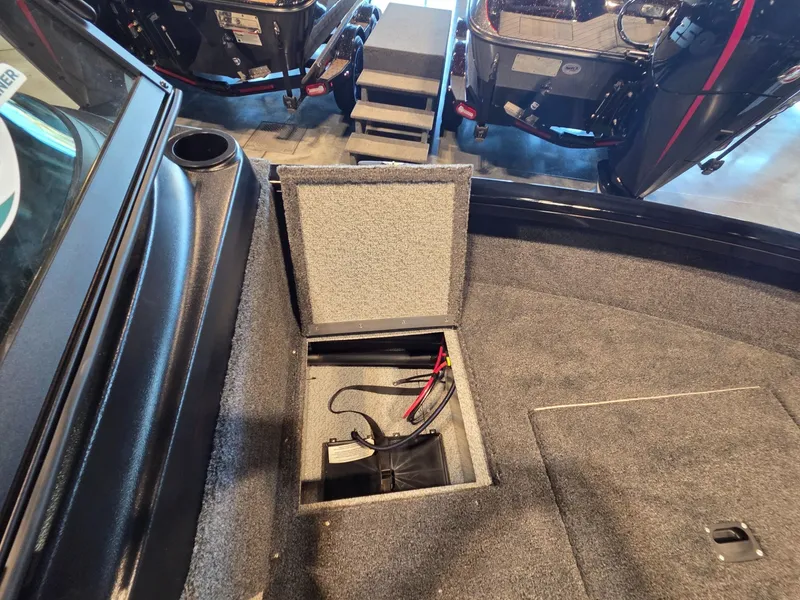 Slide: The Image of Crestliner 1850 Kodiak WT 2026 - 9