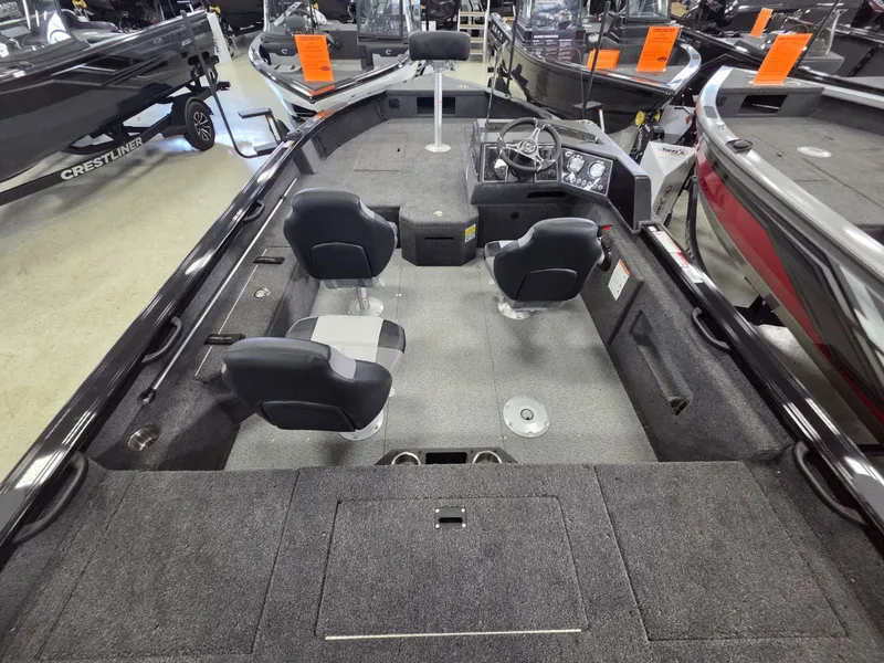 Slide: The Image of Crestliner 1850 Fish Hawk SC JS 2026 - 12