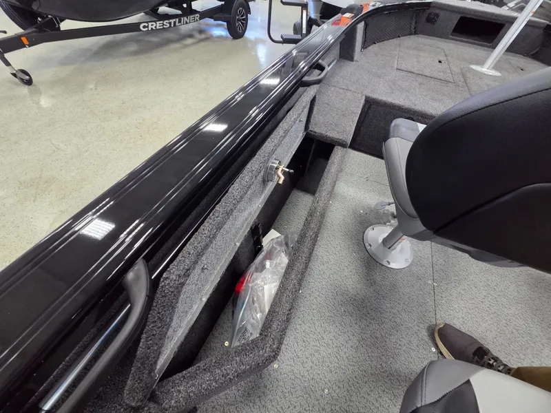 Slide: The Image of Crestliner 1850 Fish Hawk SC JS 2026 - 14