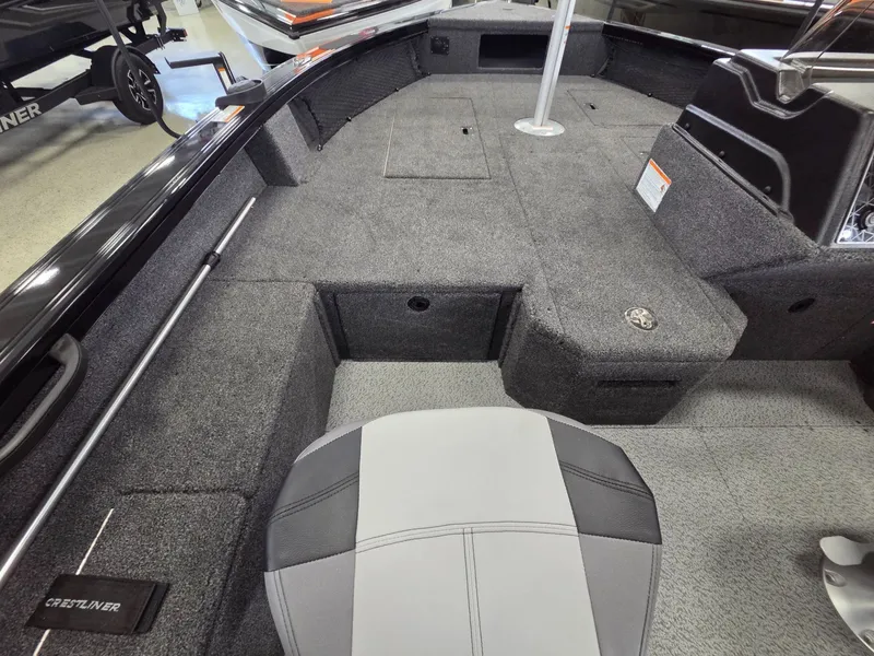 Slide: The Image of Crestliner 1850 Fish Hawk SC JS 2026 - 15