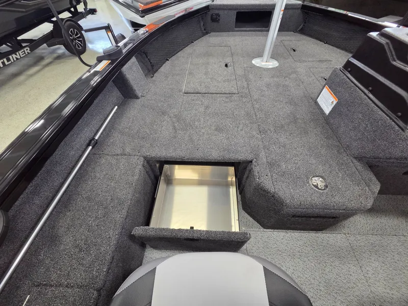 Slide: The Image of Crestliner 1850 Fish Hawk SC JS 2026 - 16