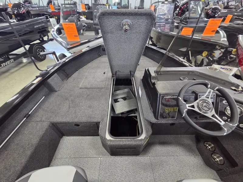 Slide: The Image of Crestliner 1850 Fish Hawk SC JS 2026 - 17