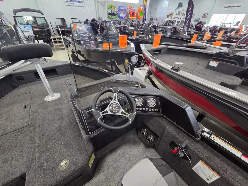 Slide: The Image of Crestliner 1850 Fish Hawk SC JS 2026 - 18