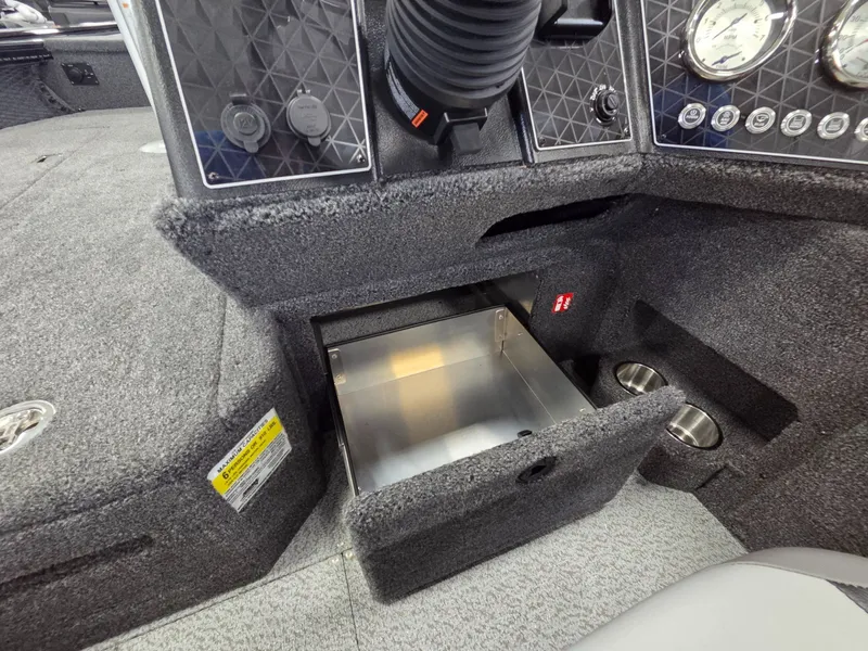 Slide: The Image of Crestliner 1850 Fish Hawk SC JS 2026 - 20