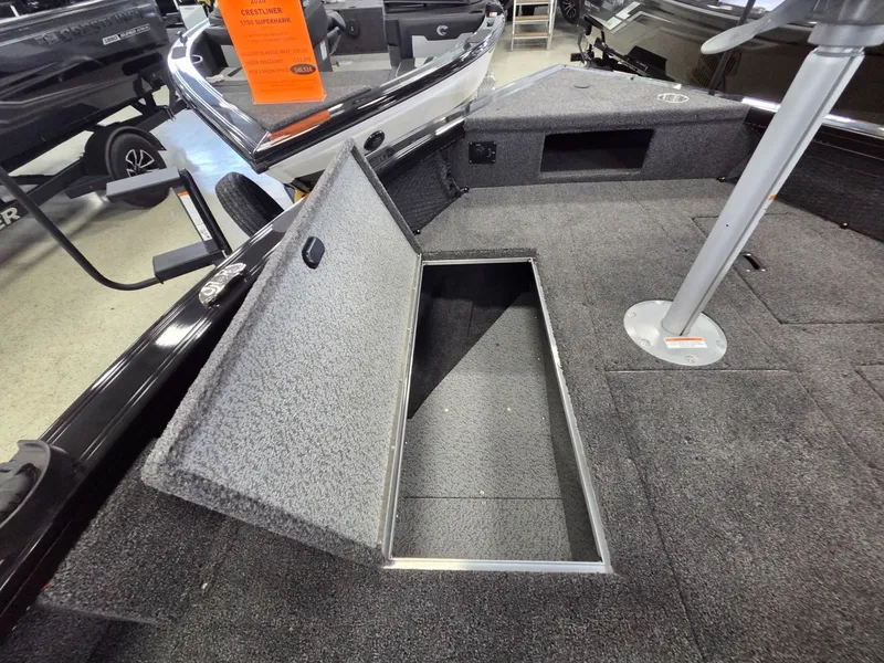 Slide: The Image of Crestliner 1850 Fish Hawk SC JS 2026 - 23