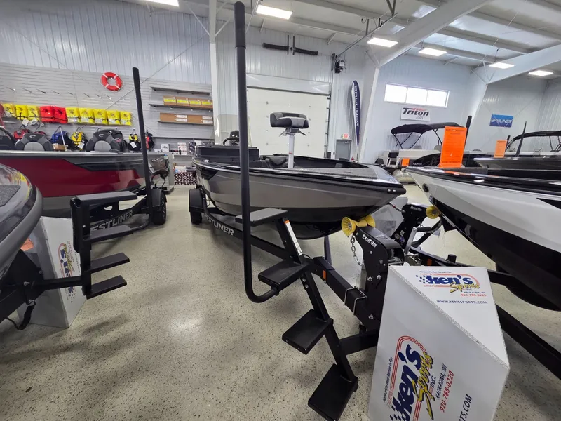 Slide: The Image of Crestliner 1850 Fish Hawk SC JS 2026 - 6