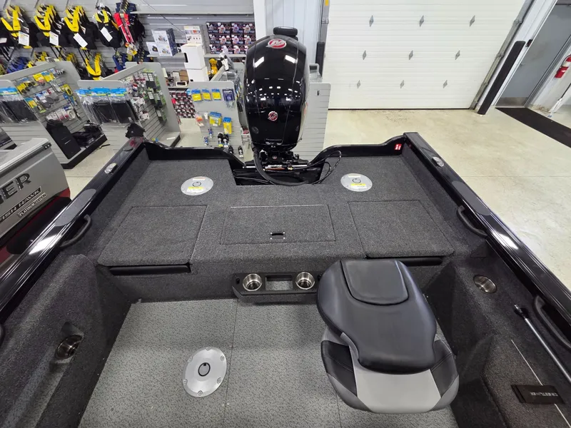 Slide: The Image of Crestliner 1850 Fish Hawk SC JS 2026 - 9