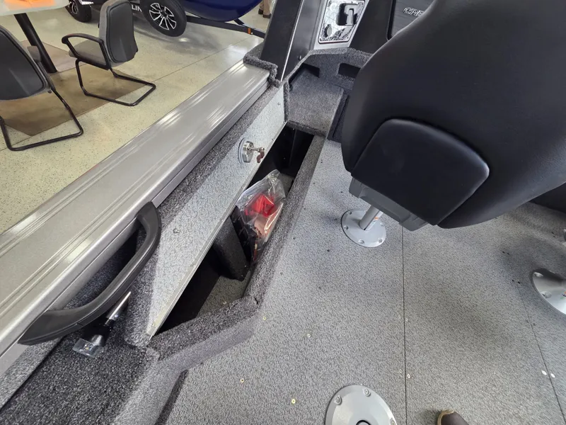 Slide: The Image of Crestliner 1850 Fish Hawk WT JS 2026 - 8