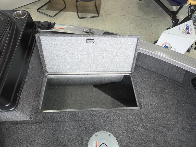 Slide: The Image of Crestliner 1850 Fish Hawk WT JS 2026 - 21