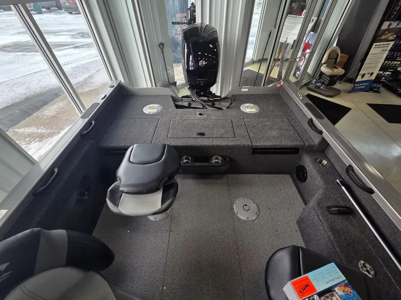 Slide: The Image of Crestliner 1850 Fish Hawk WT JS 2026 - 5