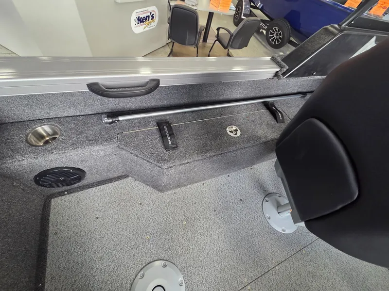 Slide: The Image of Crestliner 1850 Fish Hawk WT JS 2026 - 9