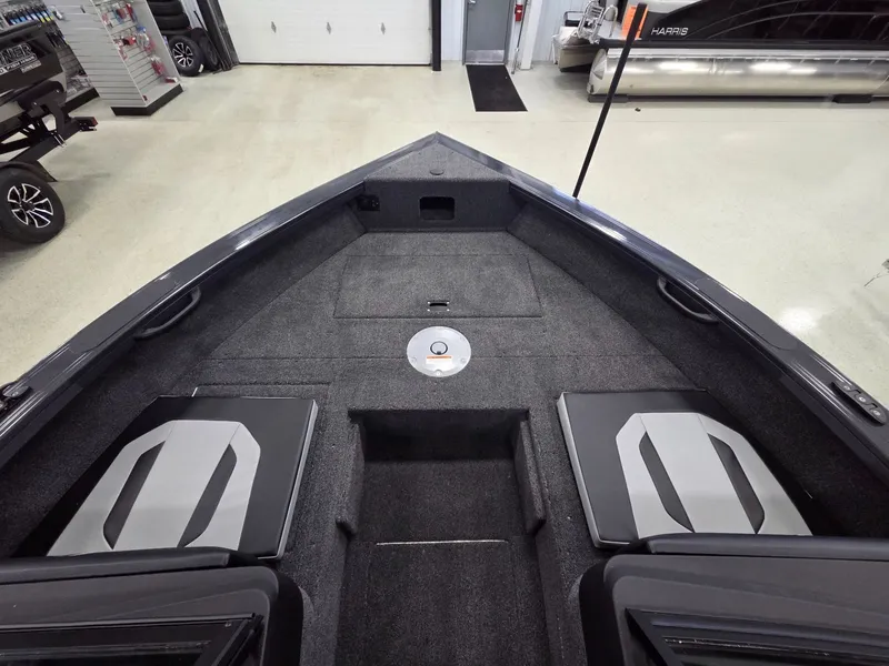 Slide: The Image of Crestliner 1850 Super Hawk 2026 - 11