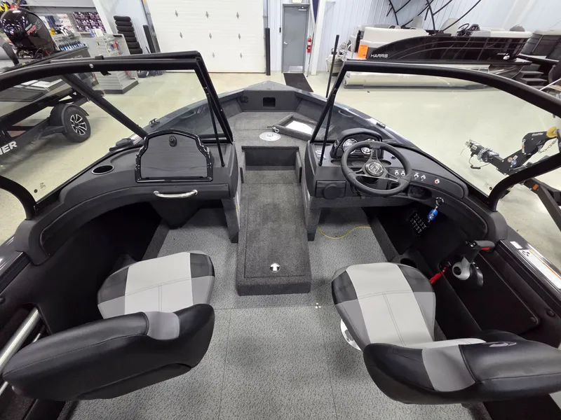 Slide: The Image of Crestliner 1850 Super Hawk 2026 - 17