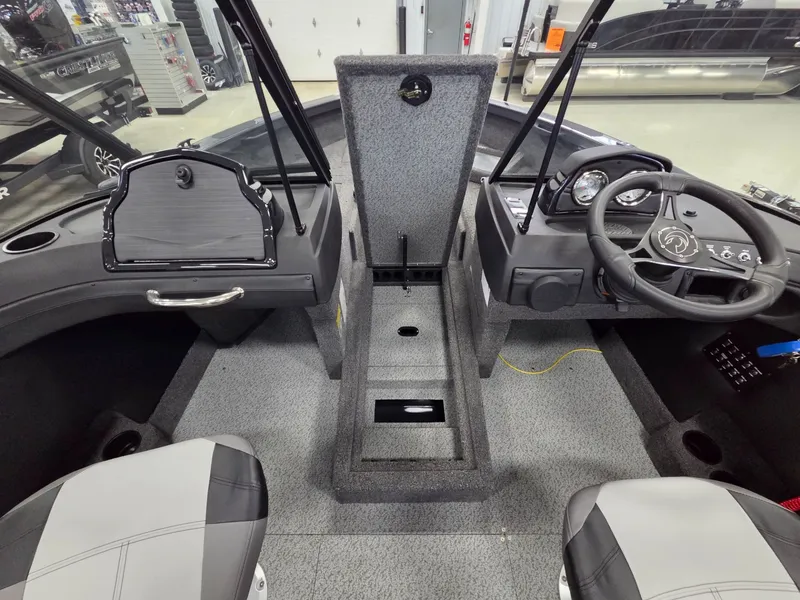 Slide: The Image of Crestliner 1850 Super Hawk 2026 - 18