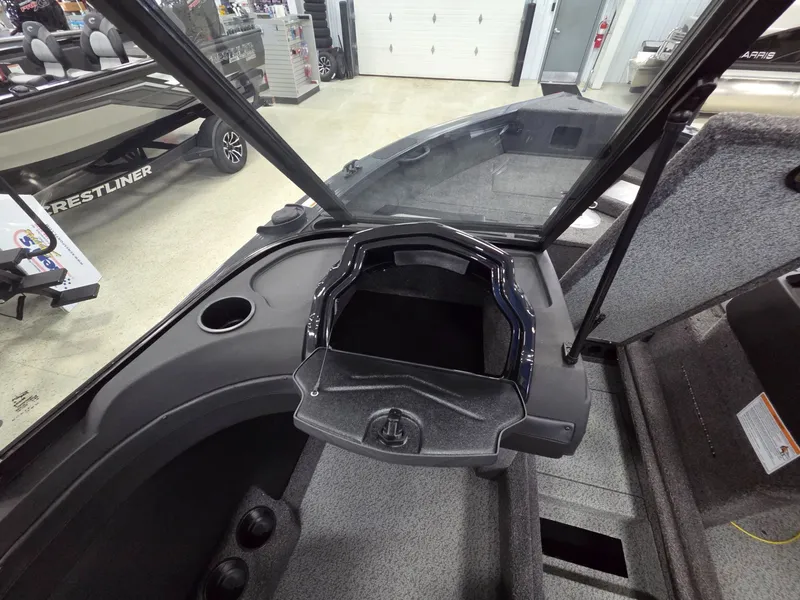 Slide: The Image of Crestliner 1850 Super Hawk 2026 - 20