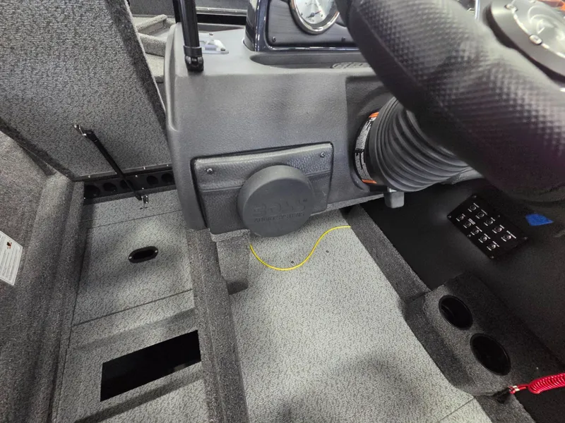 Slide: The Image of Crestliner 1850 Super Hawk 2026 - 23