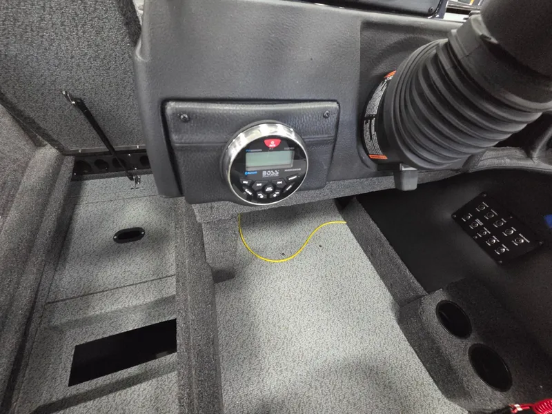 Slide: The Image of Crestliner 1850 Super Hawk 2026 - 24