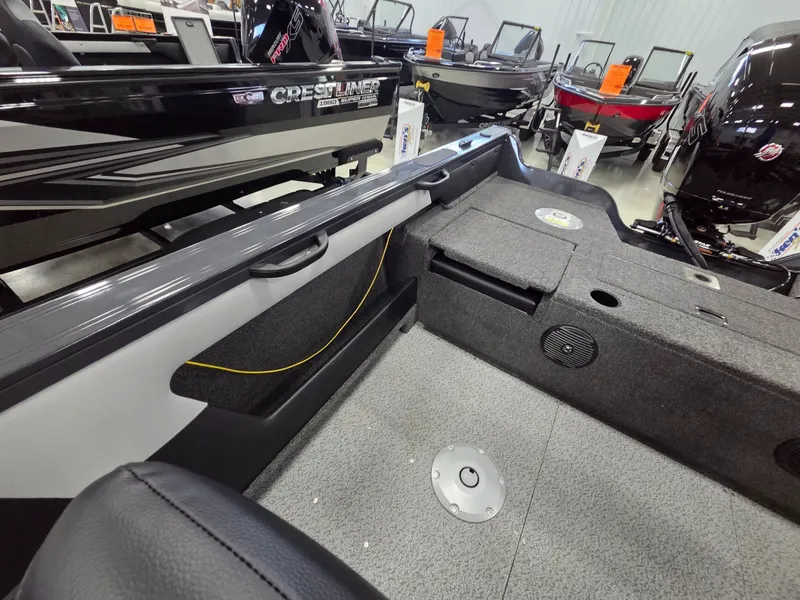 Slide: The Image of Crestliner 1850 Super Hawk 2026 - 26