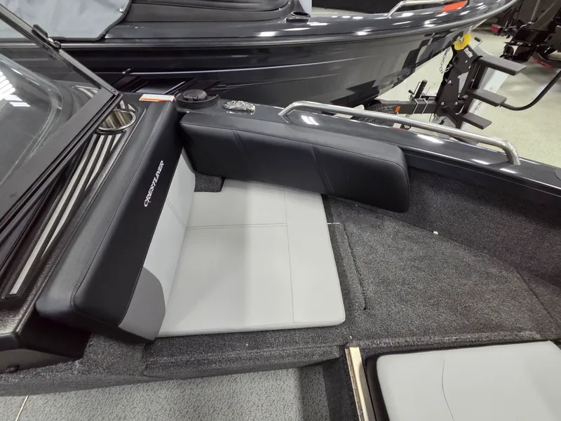 Slide: The Image of Crestliner 1850 Sportfish 2026 - 12