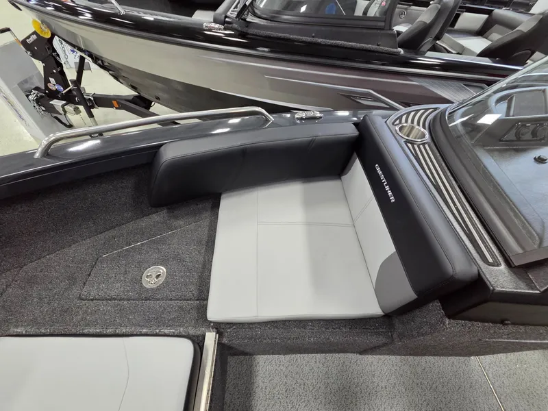 Slide: The Image of Crestliner 1850 Sportfish 2026 - 14