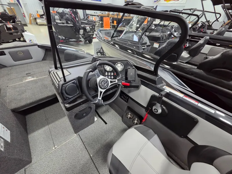 Slide: The Image of Crestliner 1850 Sportfish 2026 - 19