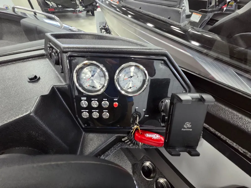 Slide: The Image of Crestliner 1850 Sportfish 2026 - 20