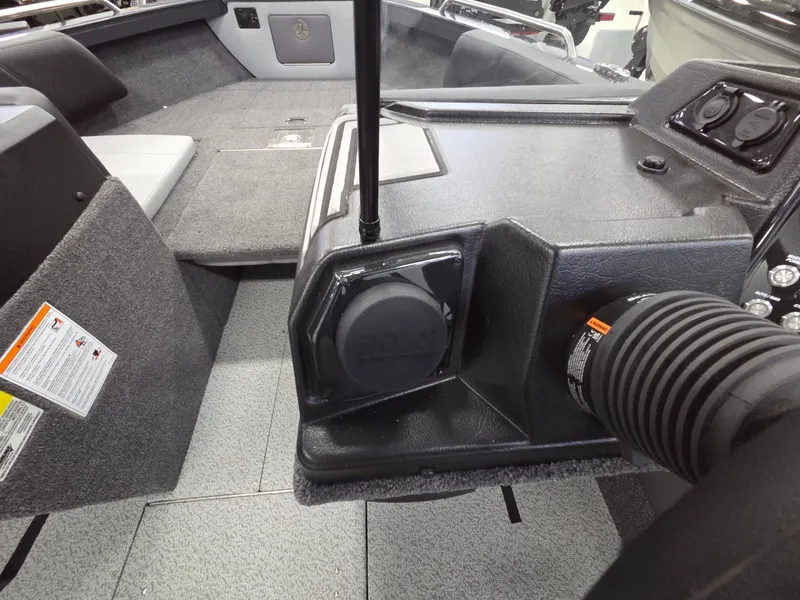 Slide: The Image of Crestliner 1850 Sportfish 2026 - 21