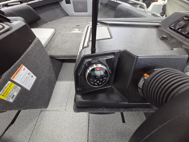 Slide: The Image of Crestliner 1850 Sportfish 2026 - 22