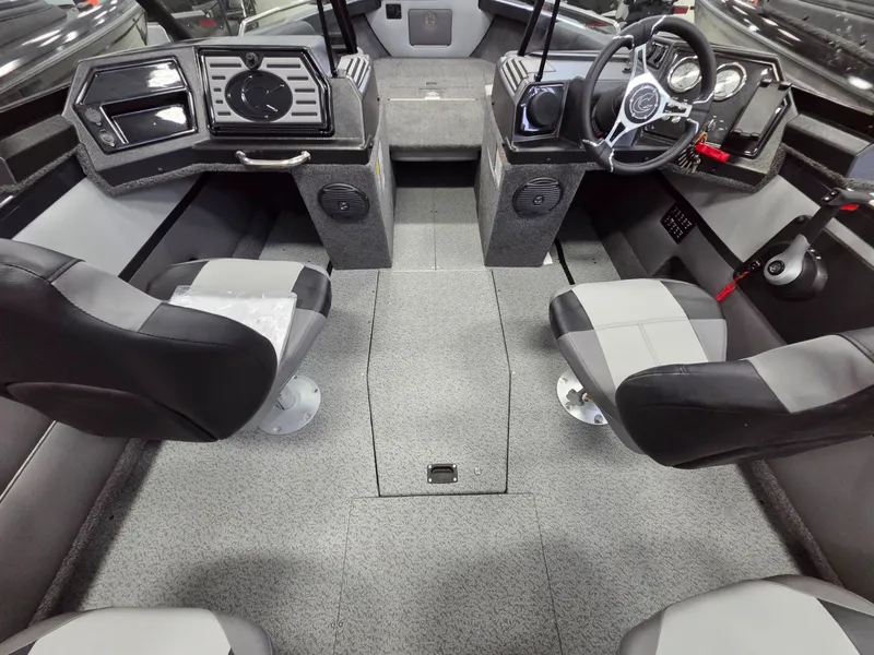 Slide: The Image of Crestliner 1850 Sportfish 2026 - 23