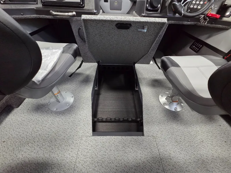 Slide: The Image of Crestliner 1850 Sportfish 2026 - 24