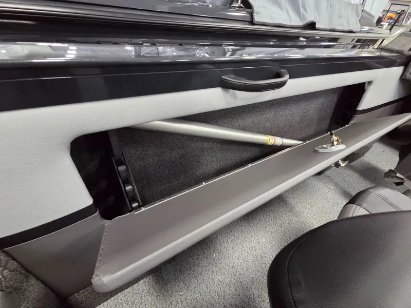 Slide: The Image of Crestliner 1850 Sportfish 2026 - 26