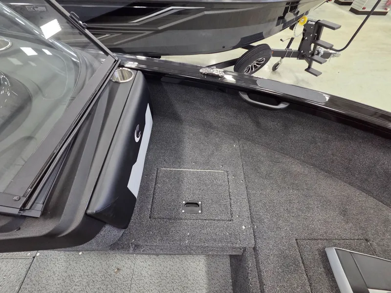 Slide: The Image of Crestliner 1950 Superhawk 2026 - 10