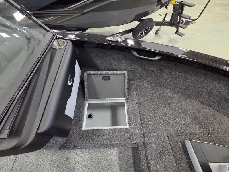 Slide: The Image of Crestliner 1950 Superhawk 2026 - 11