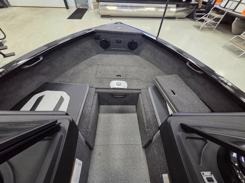 Slide: The Image of Crestliner 1950 Superhawk 2026 - 13