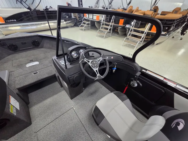 Slide: The Image of Crestliner 1950 Superhawk 2026 - 20